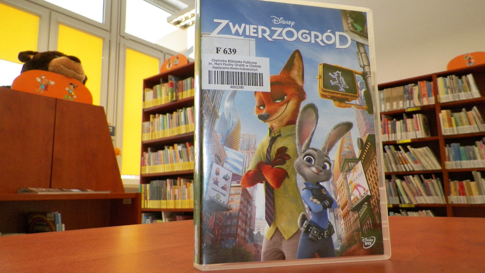 Ferie w bibliotece "Na Zachodzie" z bajkową postacią Judy Hops