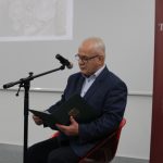 Spotkanie autorskie z prof. dr. hab. Józefem Zającem: Zygmunt Gardziński odczytuje przemówienie.