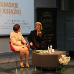 Na scenie podczas II Chełmskich Targów Książki w ChBP: Anna Pietuch, pracownik ChBP rozmawia z Izabelą Kuną.