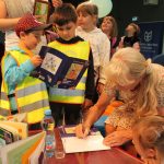 Spotkanie autorskie z Moniką Korniejuk w sali widowiskowej biblioteki