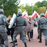 Uczestnicy rekonstrukcji zrealizowanej w ramach projektu Tożsamość narodowa a świadomość polityczna w Chełmie, lata 80. w Chełmie